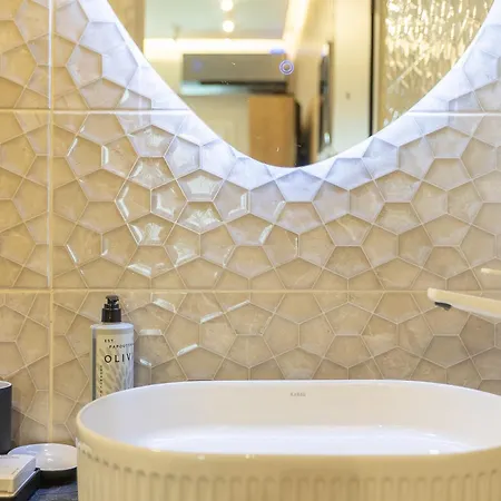 Stylish Stay, Walk To & Cafes