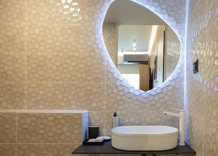 Stylish Stay, Walk To & Cafes *