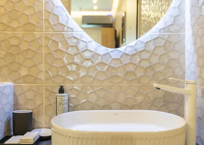 Stylish Stay, Walk To & Cafes