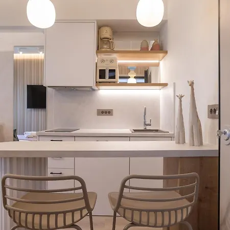 Апартаменты Stylish Stay, Walk To & Cafes *